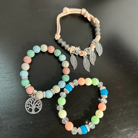 Pastel colorful beaded stretch stacking bracelets, set of 3 - Picture 4 of 5